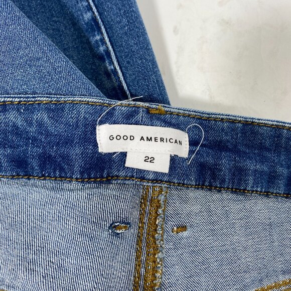 GOOD AMERICAN Denim 'Good Legs Flare' Jeans - Picture 5 of 5